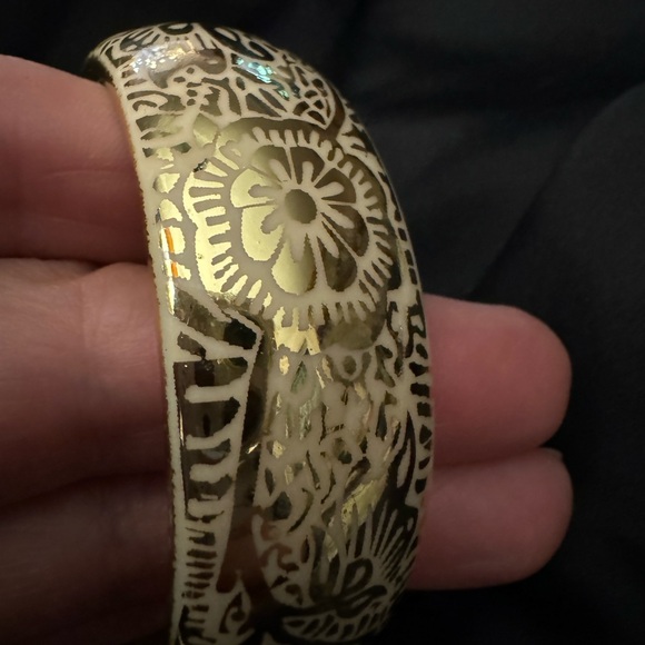 Bundle of 3 Cuff Bracelets Animal Print is Plunder Unique and very cool . - Picture 3 of 16